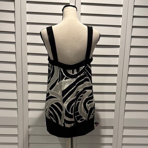 Chic Black and White Sleeveless Top - Picture 4 of 8
